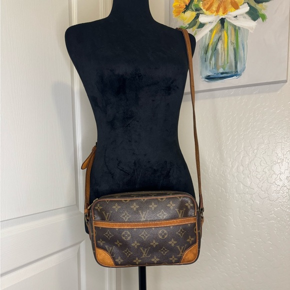 Louis Vuitton Handbags - Louis Vuitton Trocadero crossbody